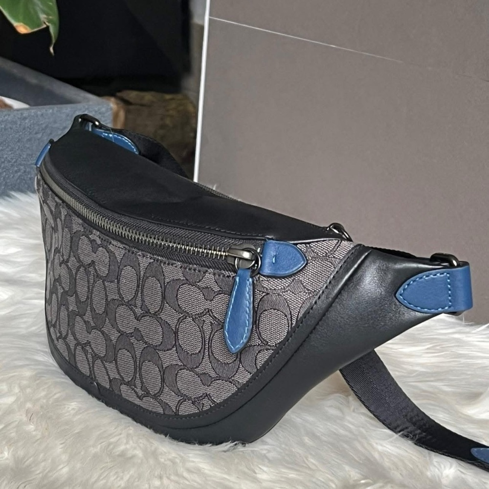 C3795 - Coach League Belt Bag in Signature Jacquard - Picture 4 of 11
